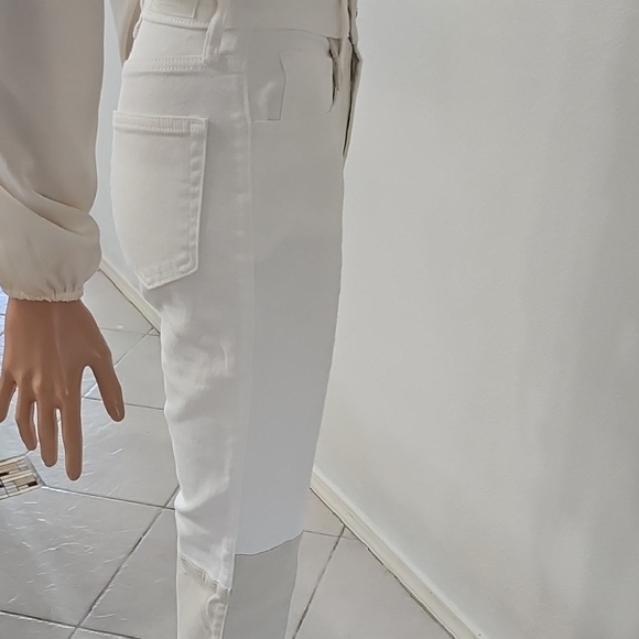 NWT Ultra High Rise Hollister Cream and White Ankle Jeans - Picture 10 of 10